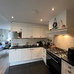 Ruim Vakantiehuis Aan De Kust 7 아파트